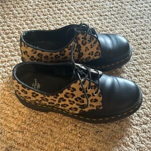LEOPARD PONYHAIR AND BLACK LEATHER OXFORD DR. MARTENS Size 8 women’s US/39 EU.